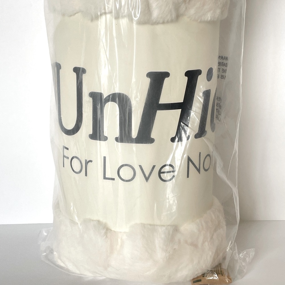 NWT UnHide lil’ Marshmallow Faux Fur Blanket Snow White 50 x 60